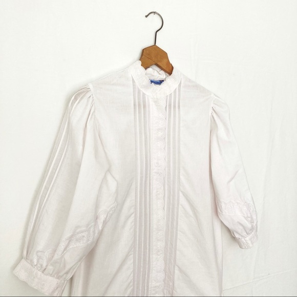 Vintage Tops - Vintage white lace top